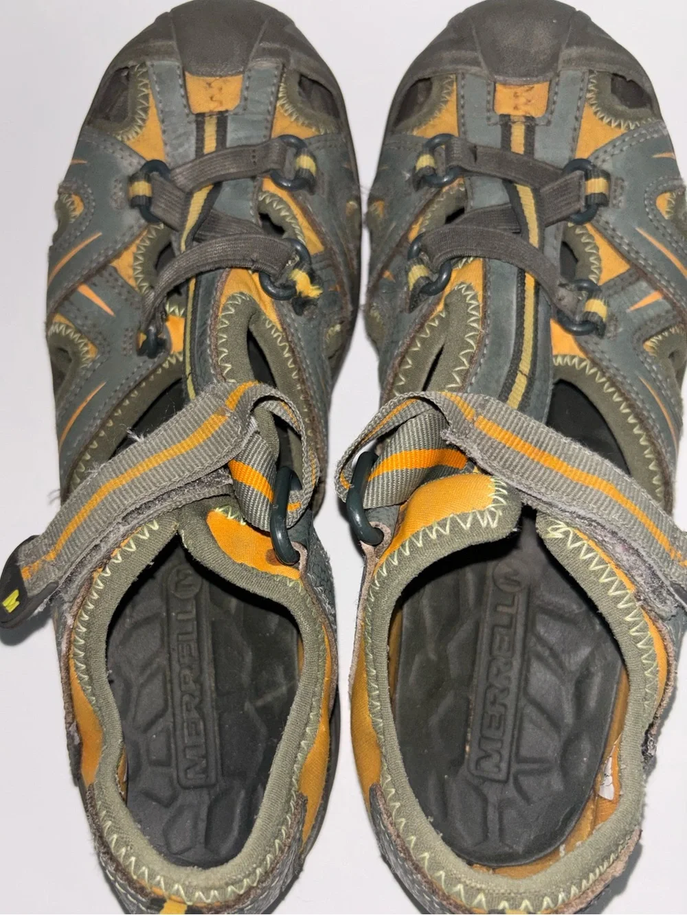 Men's Outdoor Closed-Toe Sandals in Gray and Mustard